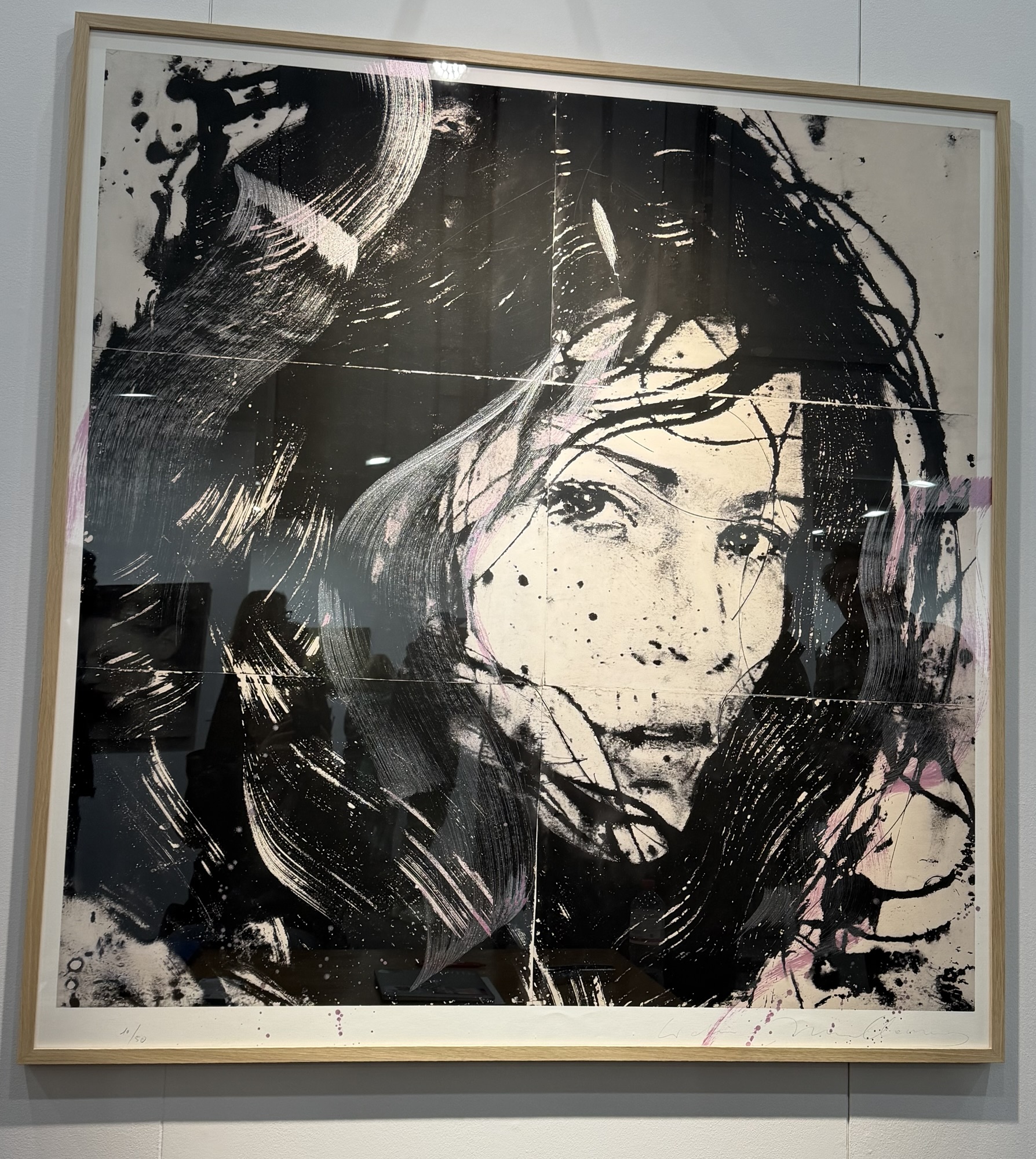 Kunst passt zum Rollstuhl