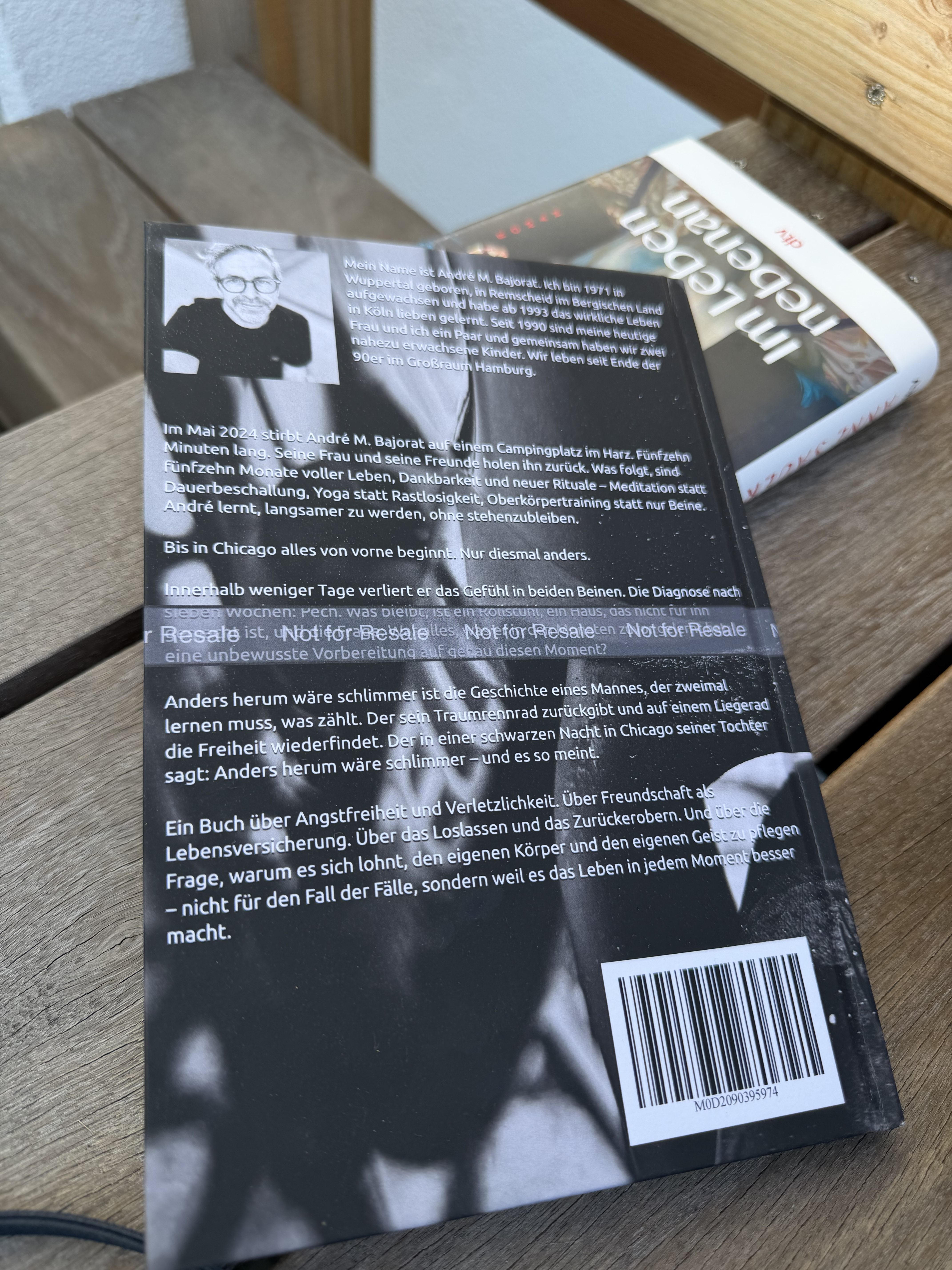 Das Buch in Papier fühlt sich gut an